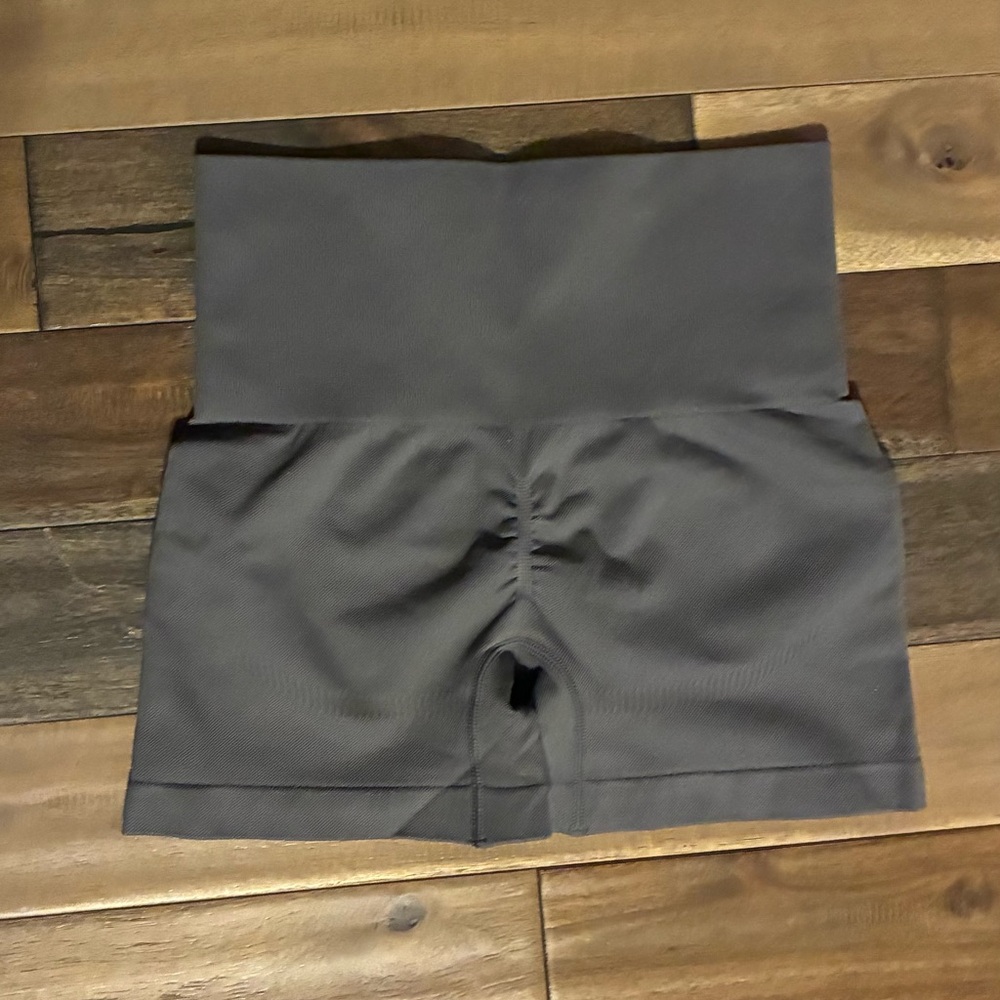 OQQ High-Waisted Gray Women's Biker Shorts- Medium